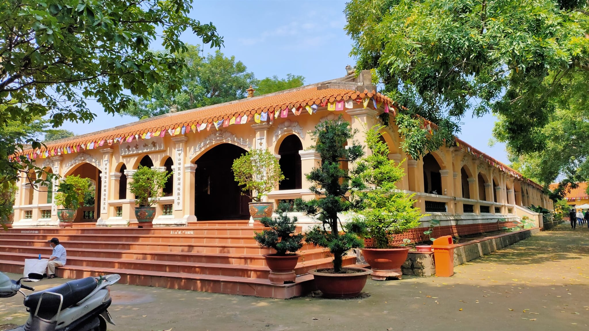 Hoi Son Pagoda 